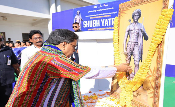 Tripura CM Dr. Manik Saha pays tribute to Bhagwan Birsa Munda on Janjatiya Gaurav Diwas.